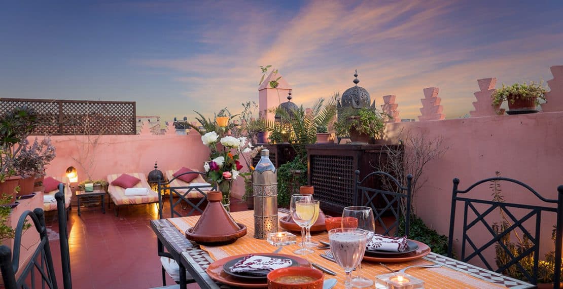 Superbe terrasse panoramique sur le toit du Riad avec vue sur la Médina de Marrakech